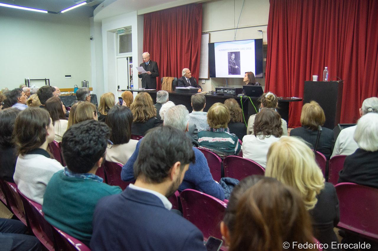 Registro fotográfico y sonido en sesión académica de ANFyB