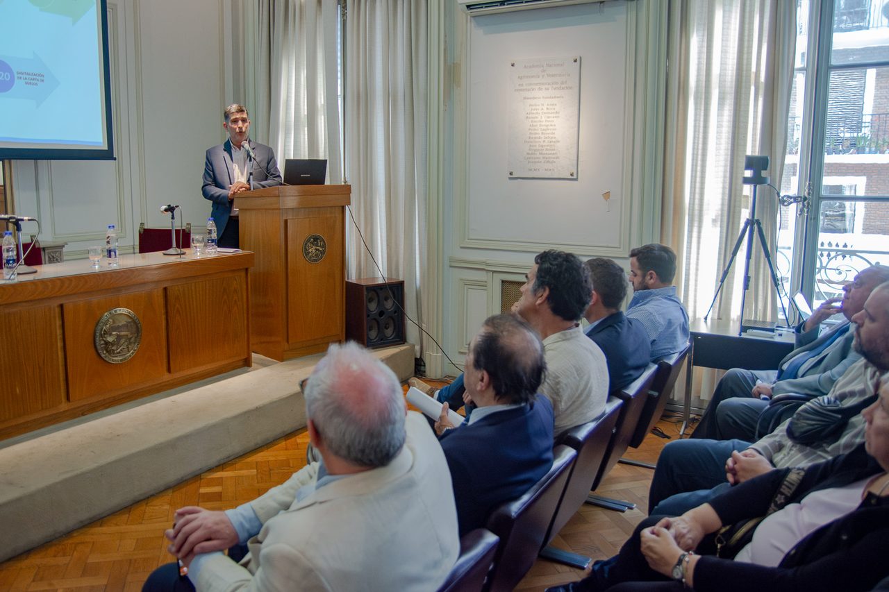 Fotografía protocolar en asamblea académica