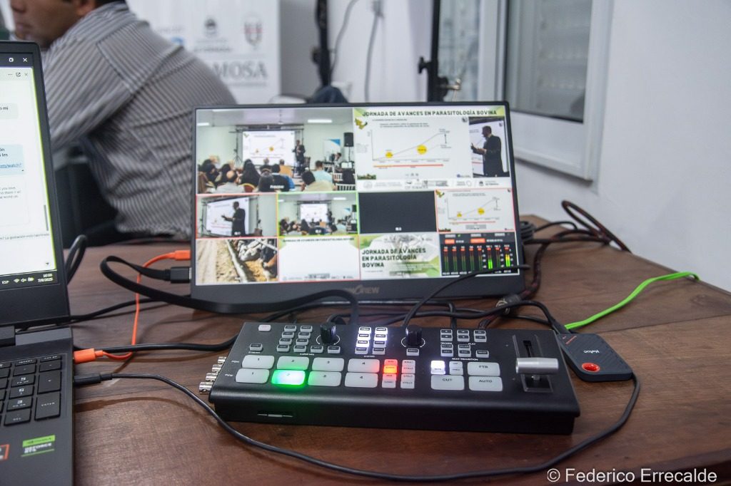 Monitoreo y conmutación de video en jornada científica de parasitología